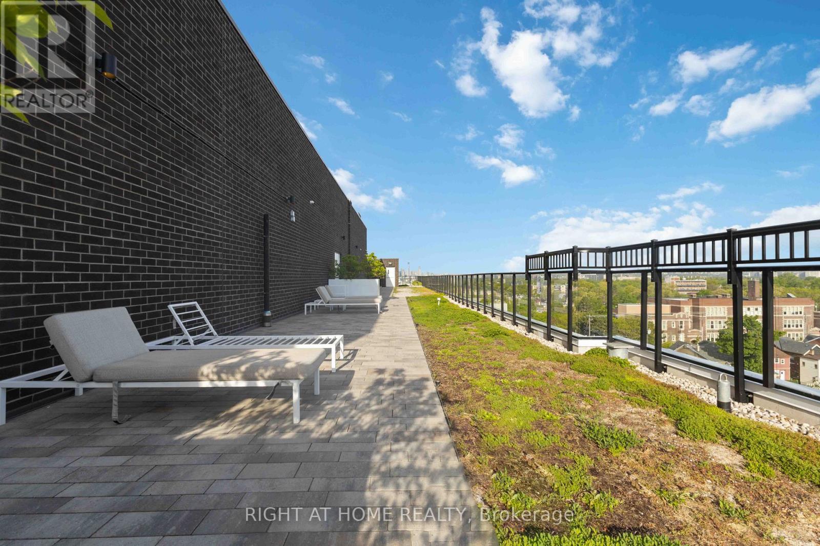 Ph801 - 2301 Danforth Avenue, Toronto, Ontario  M4C 0A7 - Photo 17 - E12489020