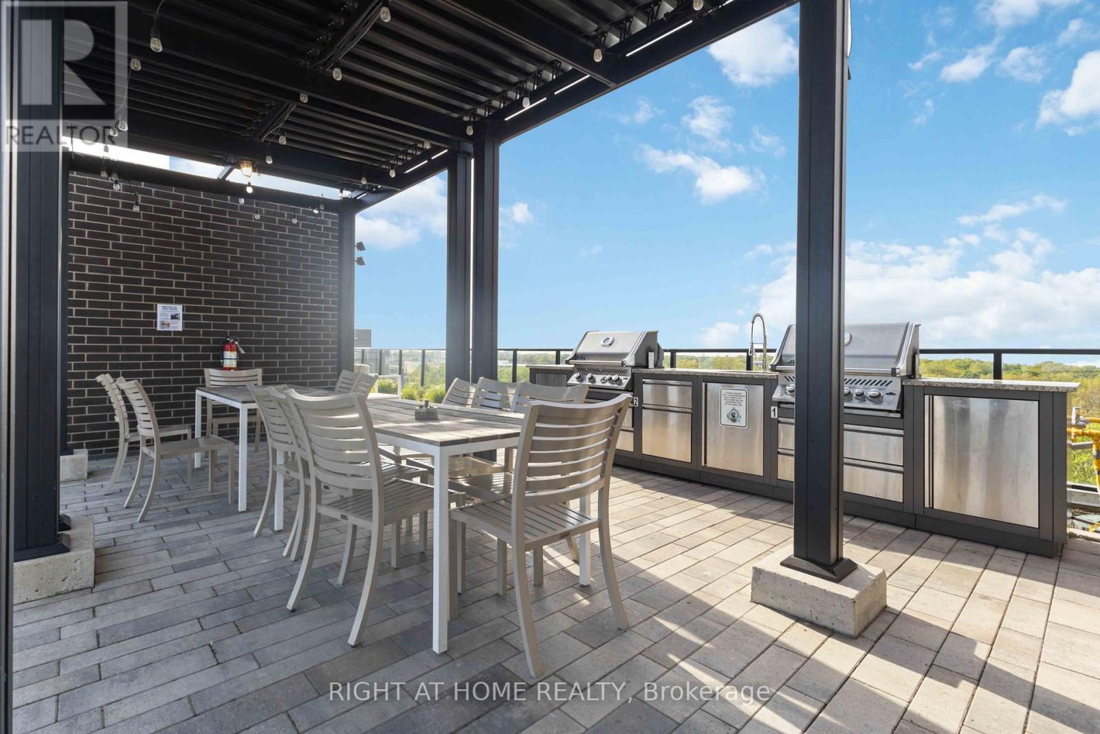 Ph801 - 2301 Danforth Avenue, Toronto, Ontario  M4C 0A7 - Photo 18 - E12489020