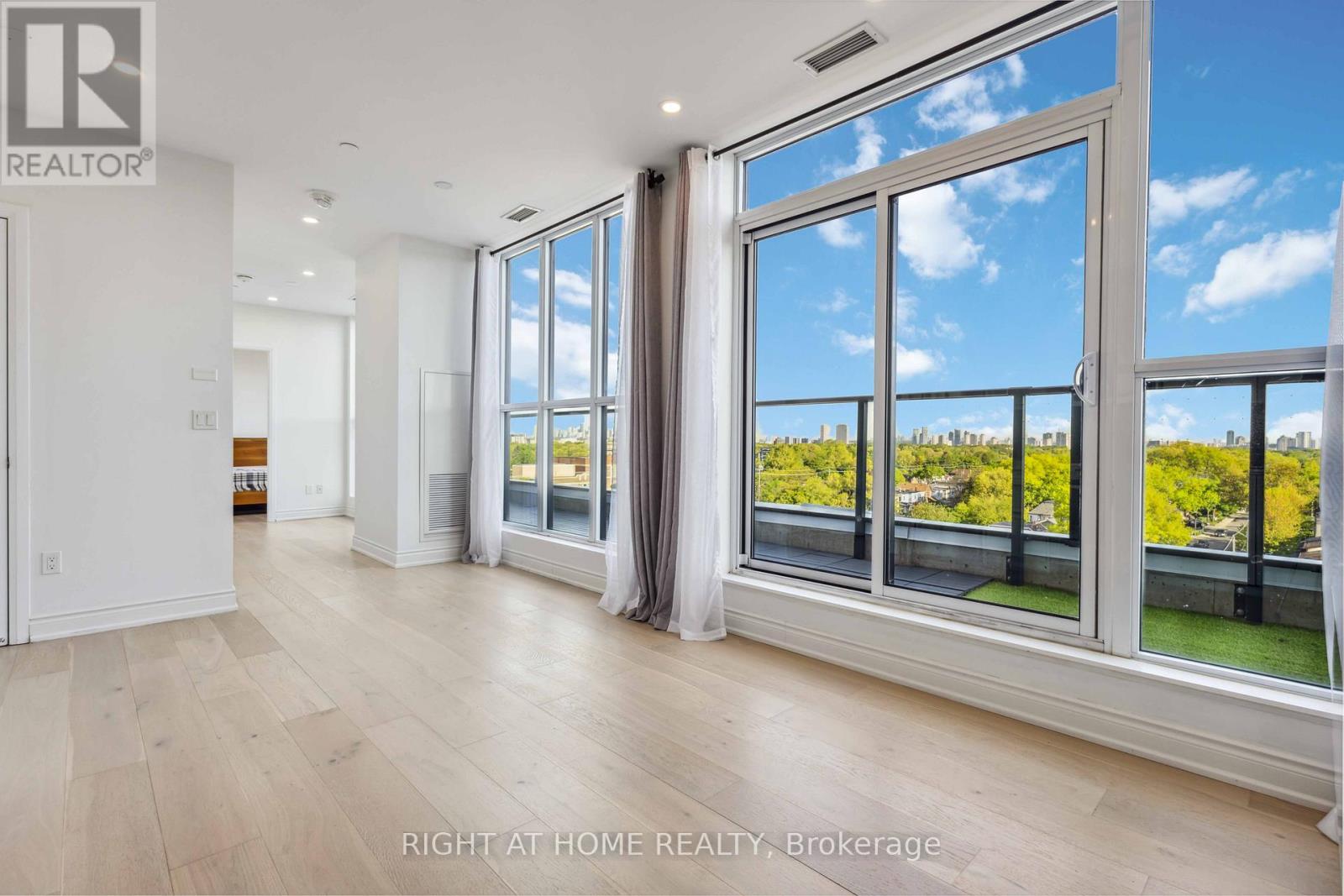 Ph801 - 2301 Danforth Avenue, Toronto, Ontario  M4C 0A7 - Photo 3 - E12489020