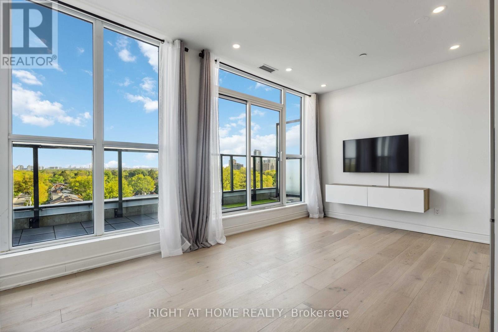 Ph801 - 2301 Danforth Avenue, Toronto, Ontario  M4C 0A7 - Photo 4 - E12489020