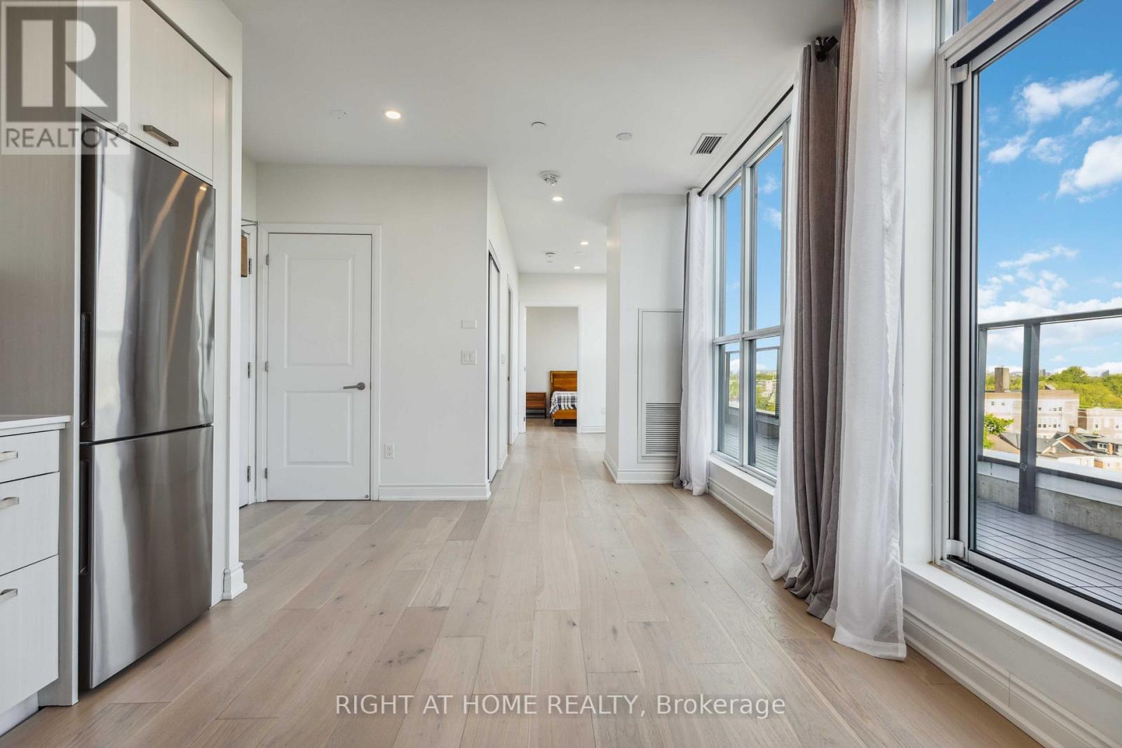 Ph801 - 2301 Danforth Avenue, Toronto, Ontario  M4C 0A7 - Photo 7 - E12489020