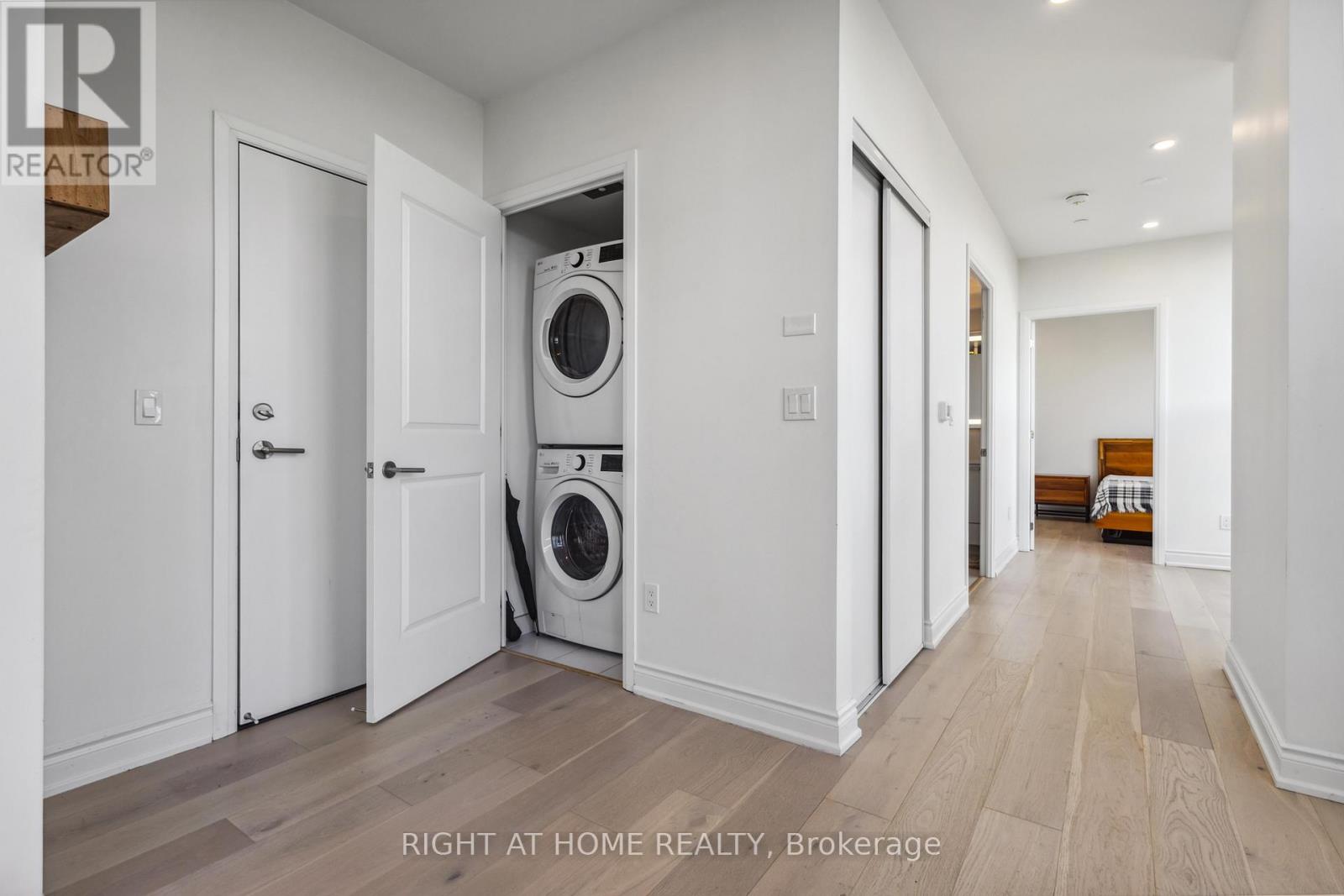 Ph801 - 2301 Danforth Avenue, Toronto, Ontario  M4C 0A7 - Photo 8 - E12489020