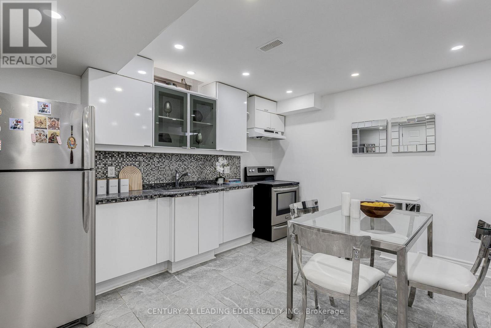 102 Mactier Drive, Vaughan, Ontario  L4H 4T9 - Photo 33 - N12483036