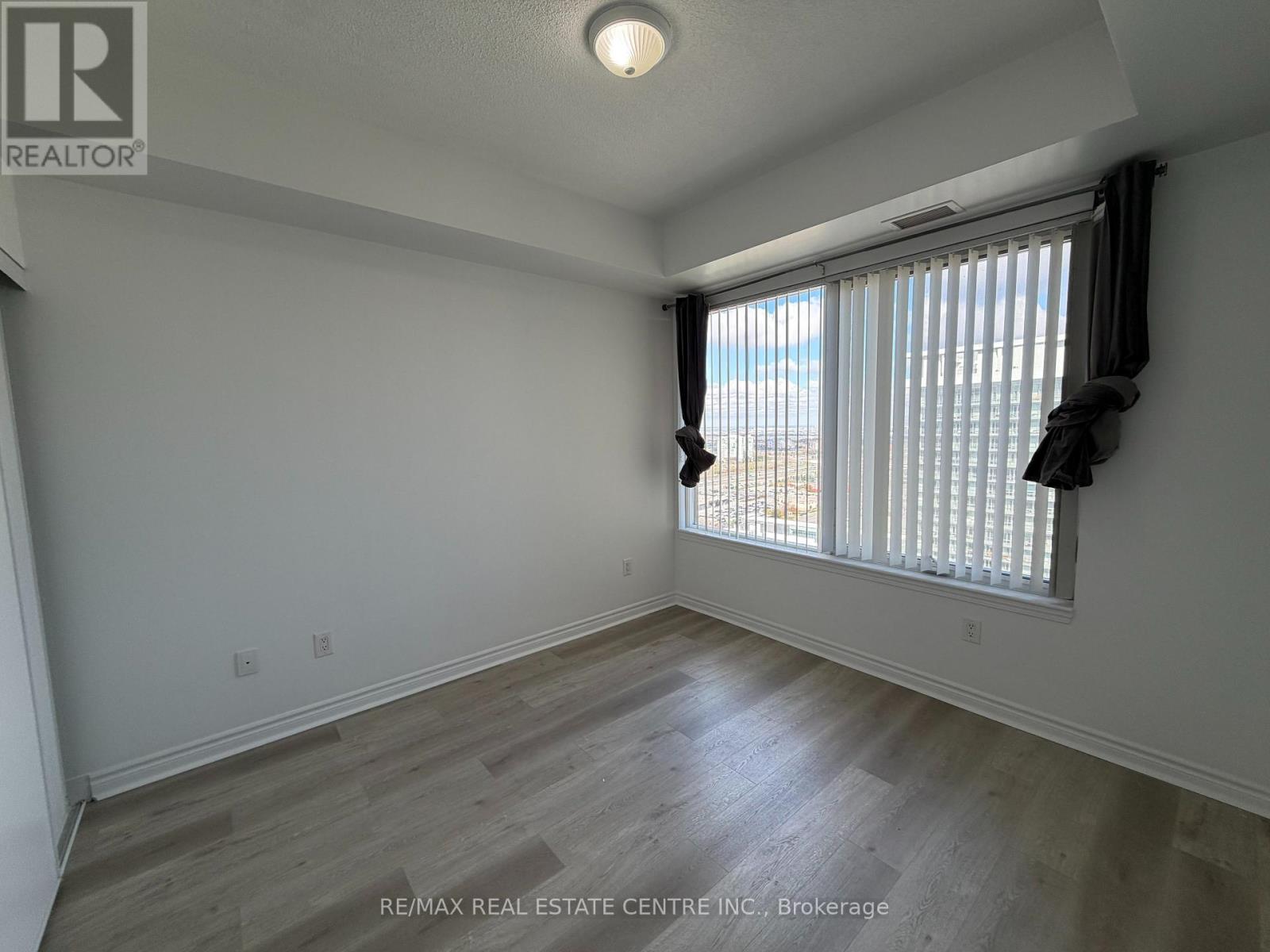 3003 - 385 Prince Of Wales Drive, Mississauga, Ontario  L5B 0C6 - Photo 6 - W12488586