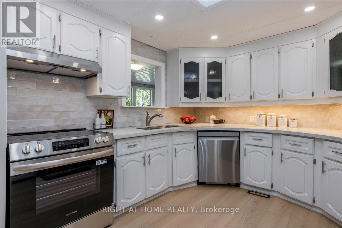 18 Riverview Circle, Innisfil, Ontario  L9S 1M2 - Photo 12 - N12489044