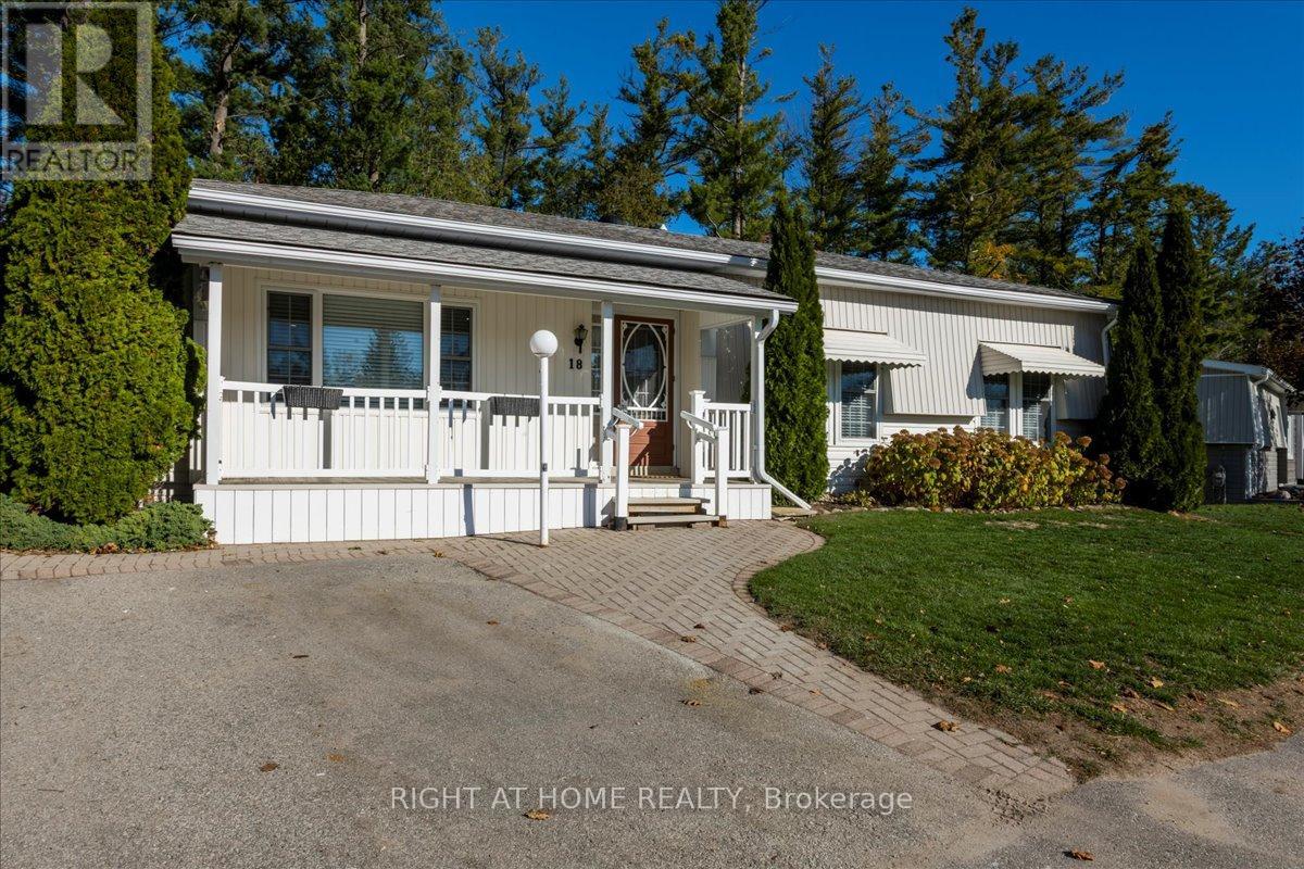 18 Riverview Circle, Innisfil, Ontario  L9S 1M2 - Photo 2 - N12489044