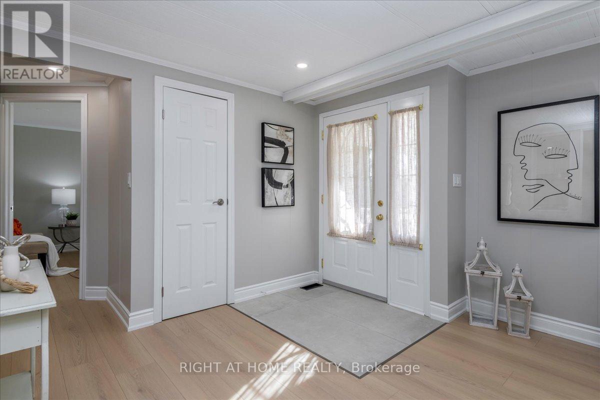 18 Riverview Circle, Innisfil, Ontario  L9S 1M2 - Photo 4 - N12489044