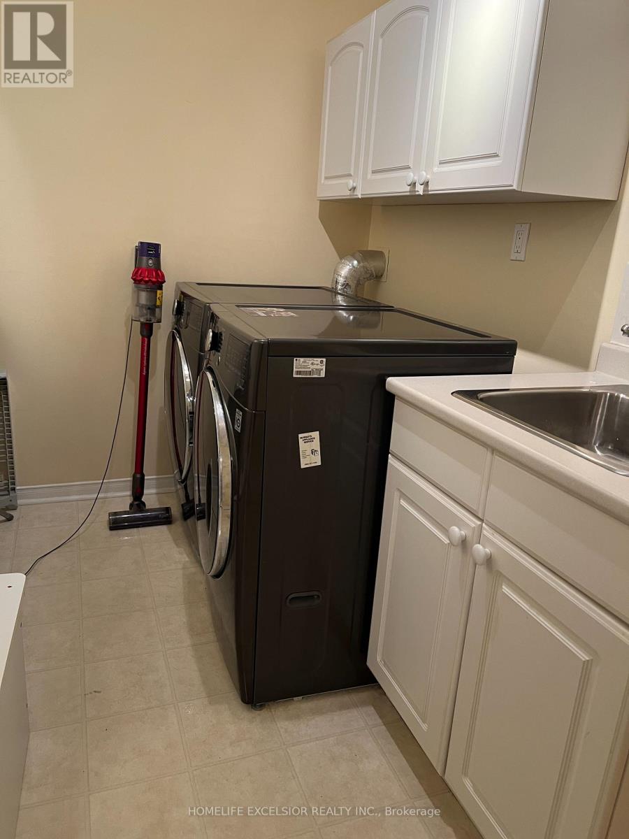 3408 Water Lily Court, Mississauga, Ontario  L5N 6B5 - Photo 11 - W12489046