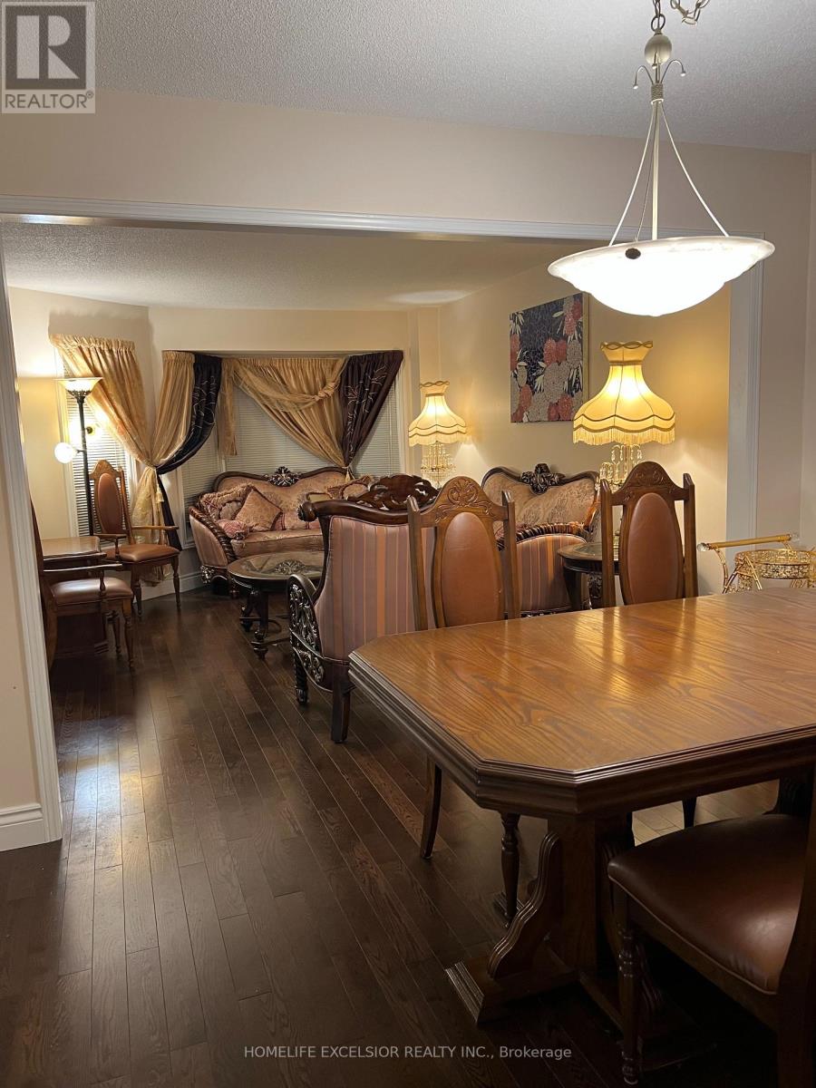 3408 Water Lily Court, Mississauga, Ontario  L5N 6B5 - Photo 4 - W12489046