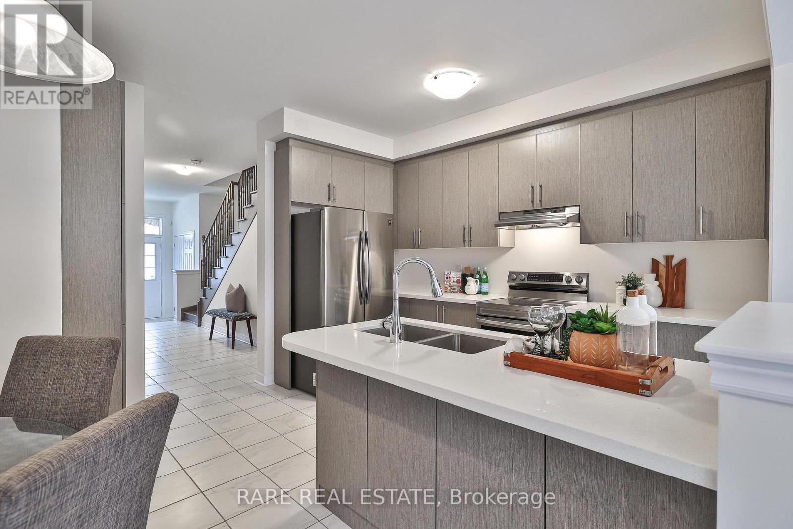 129 Marigold Gardens, Oakville, Ontario  L6H 0Y1 - Photo 10 - W12489054