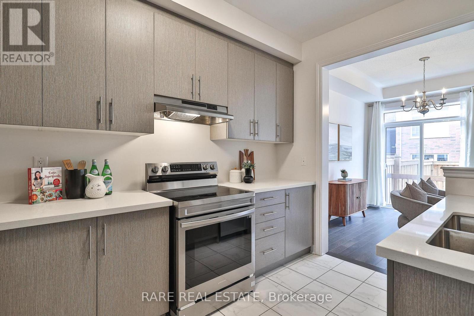 129 Marigold Gardens, Oakville, Ontario  L6H 0Y1 - Photo 12 - W12489054