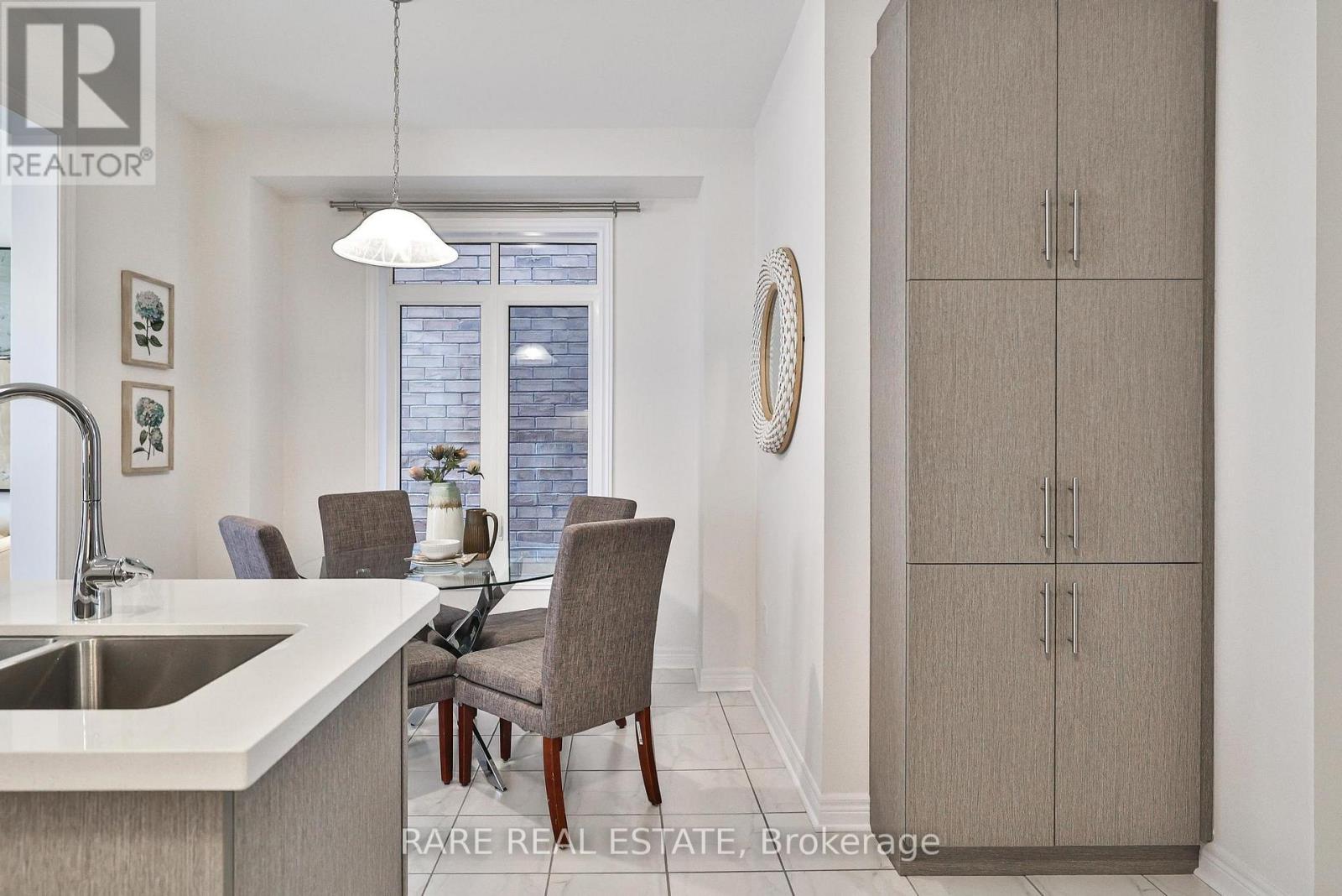 129 Marigold Gardens, Oakville, Ontario  L6H 0Y1 - Photo 18 - W12489054