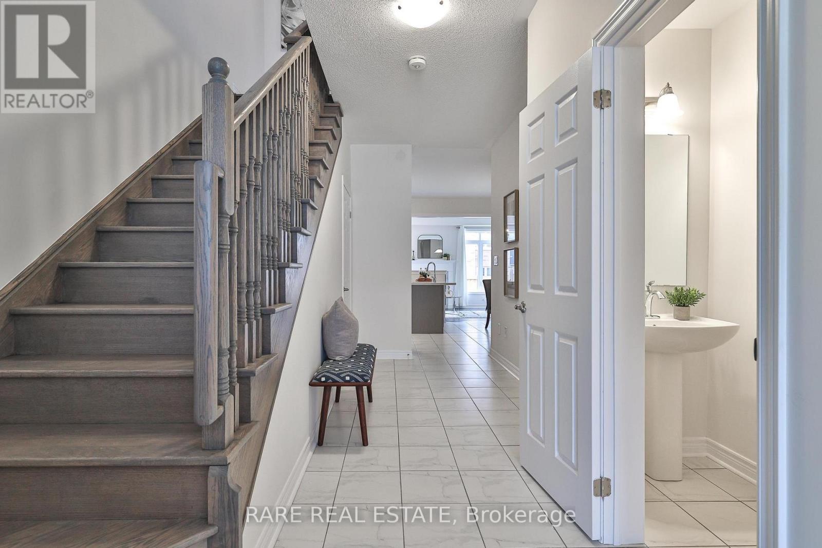 129 Marigold Gardens, Oakville, Ontario  L6H 0Y1 - Photo 5 - W12489054