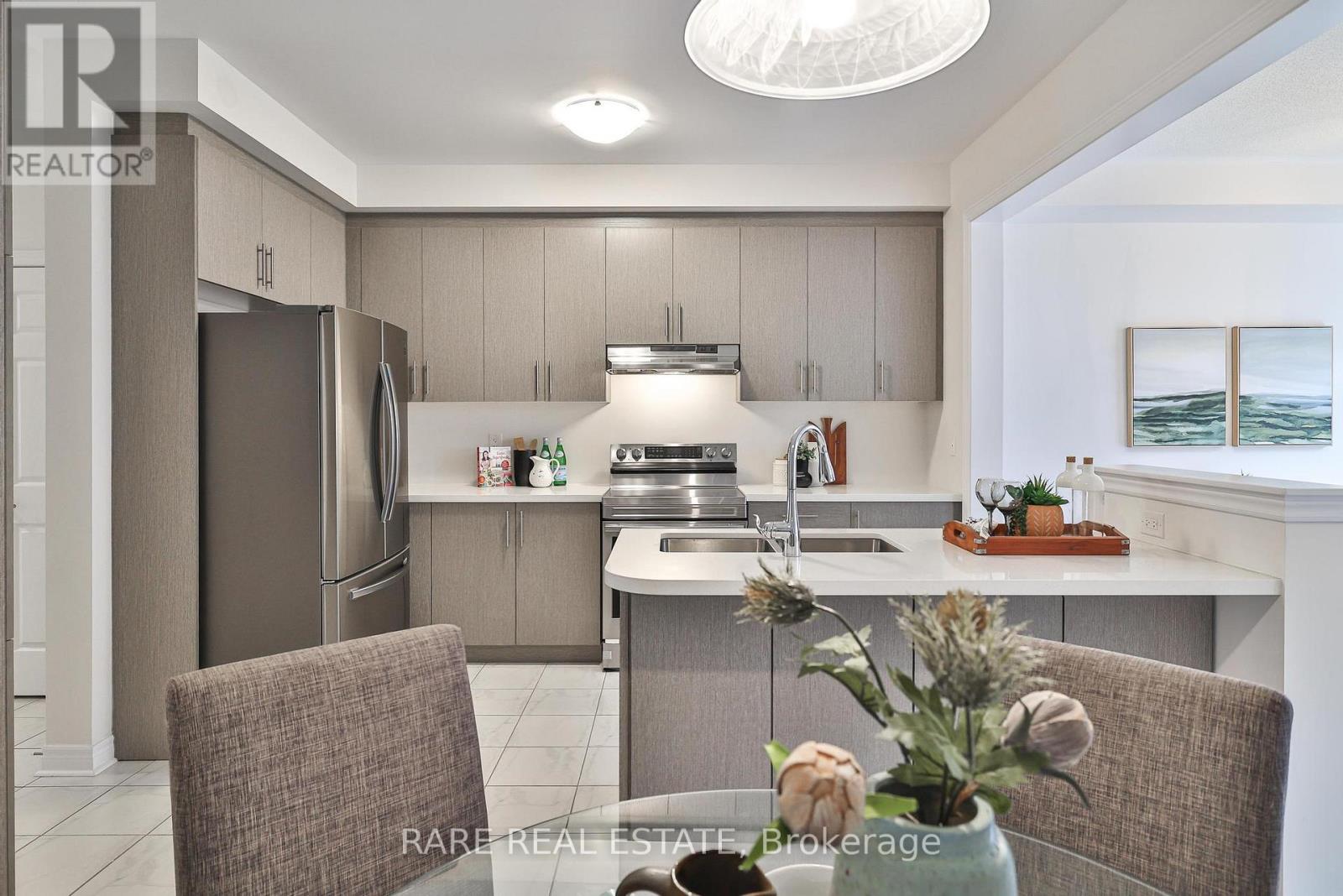 129 Marigold Gardens, Oakville, Ontario  L6H 0Y1 - Photo 8 - W12489054