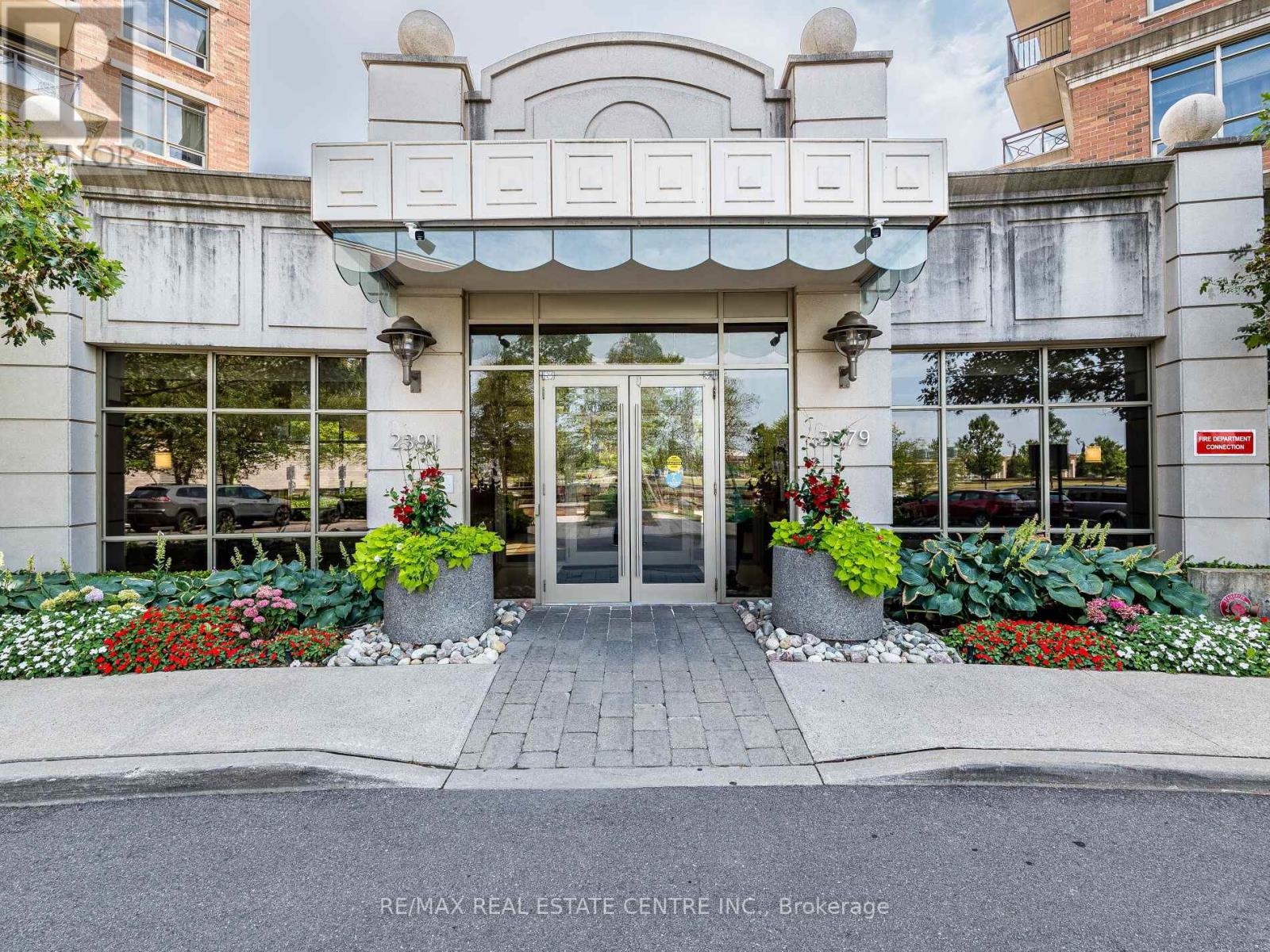 1102 - 2379 Central Park Drive, Oakville, Ontario  L6H 0E3 - Photo 2 - W12489068