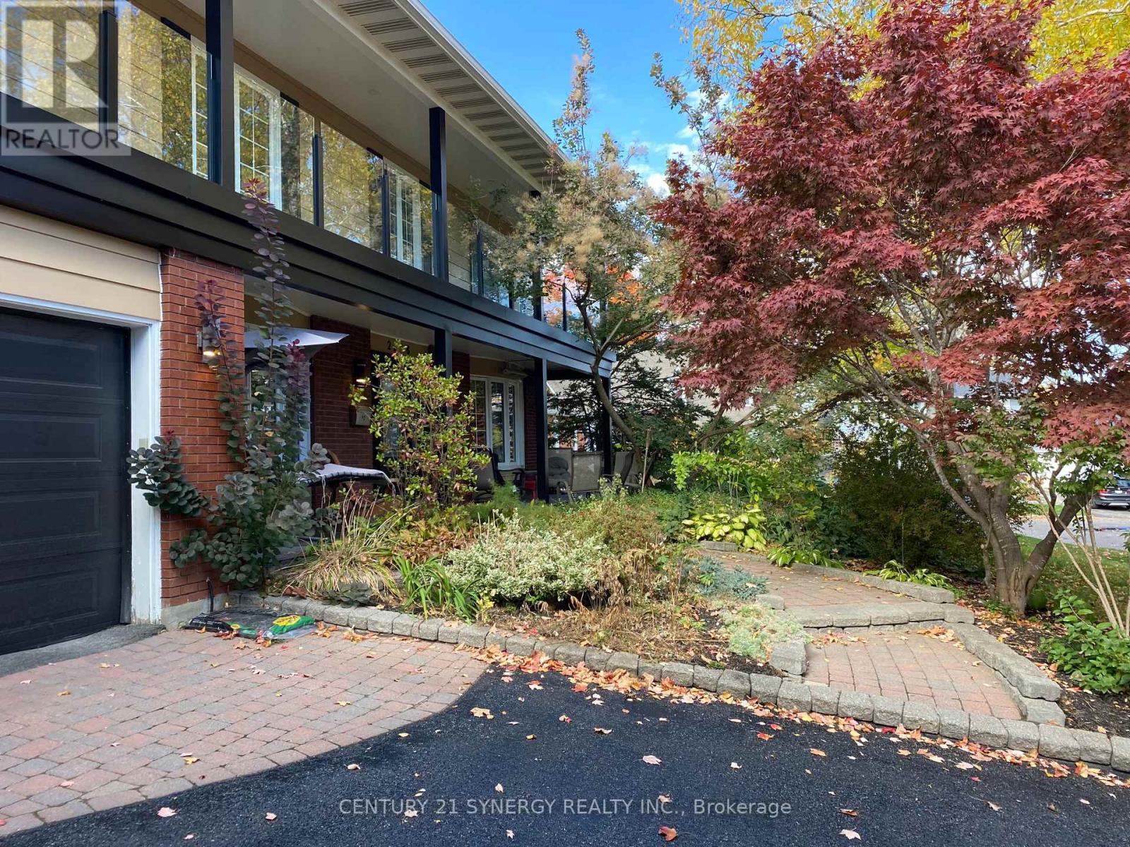 2298 Bowman Road, Ottawa, Ontario  K1H 6V6 - Photo 3 - X12489100