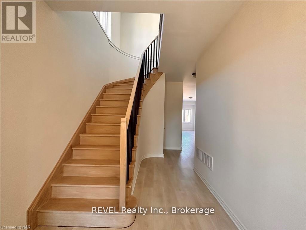 29 Sapphire Way, Thorold, Ontario  L2V 0L4 - Photo 4 - X12489090