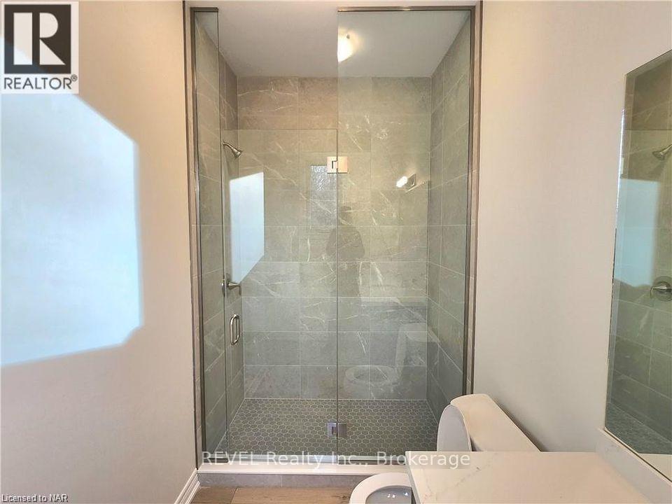 15 Shamrock Common, St. Catharines, Ontario  L2S 2B7 - Photo 10 - X12489106