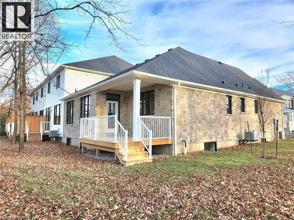 15 Shamrock Common, St. Catharines, Ontario  L2S 2B7 - Photo 11 - X12489106