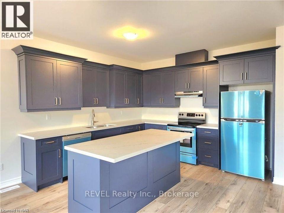 15 Shamrock Common, St. Catharines, Ontario  L2S 2B7 - Photo 3 - X12489106