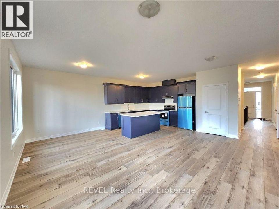 15 Shamrock Common, St. Catharines, Ontario  L2S 2B7 - Photo 5 - X12489106