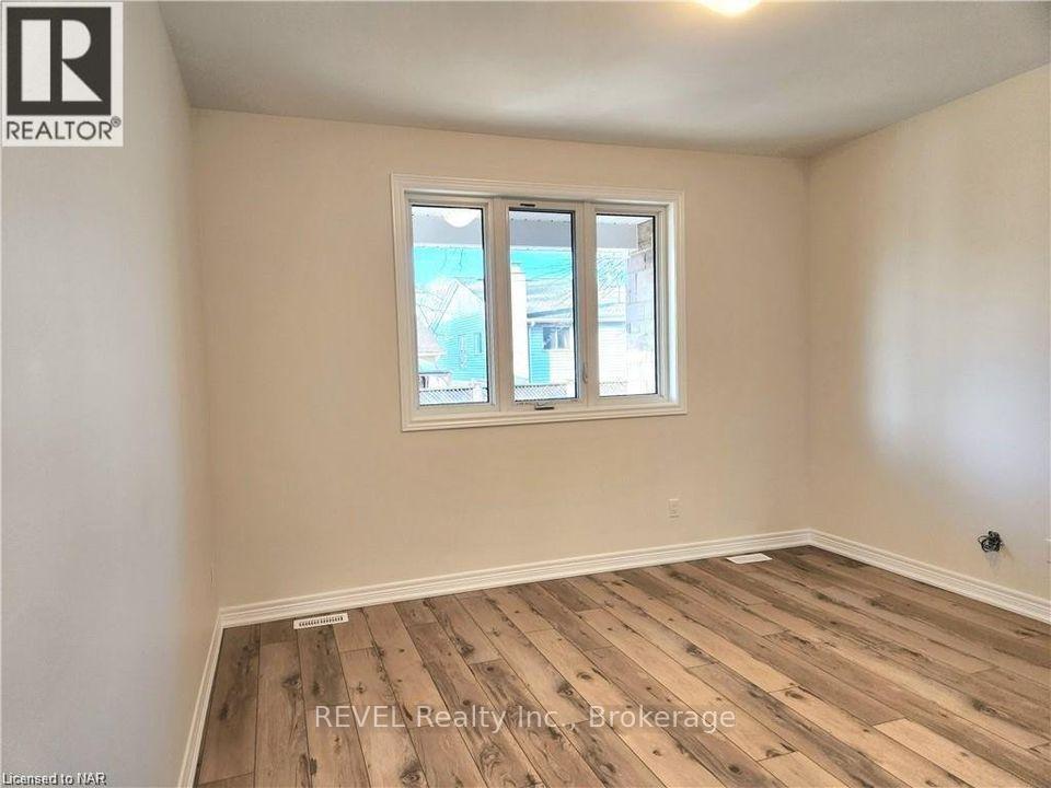 15 Shamrock Common, St. Catharines, Ontario  L2S 2B7 - Photo 6 - X12489106