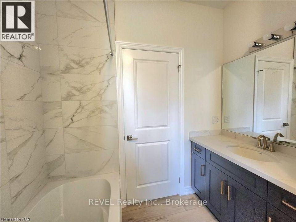 15 Shamrock Common, St. Catharines, Ontario  L2S 2B7 - Photo 7 - X12489106