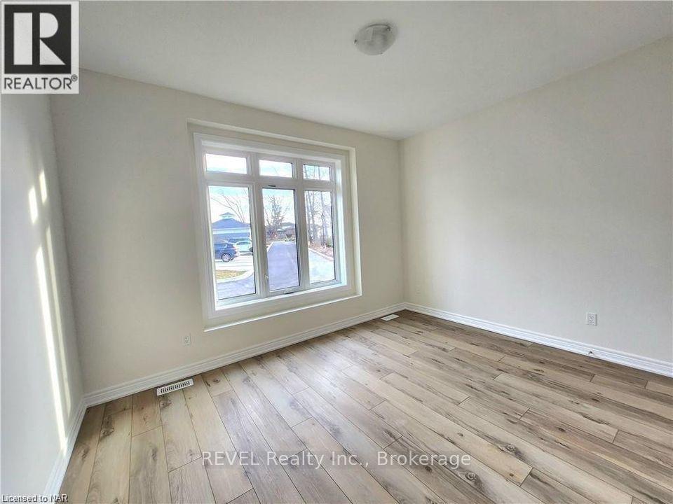 15 Shamrock Common, St. Catharines, Ontario  L2S 2B7 - Photo 8 - X12489106