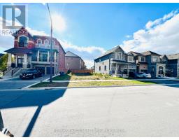 180 THORNBUSH BOULEVARD, Brampton, Ontario