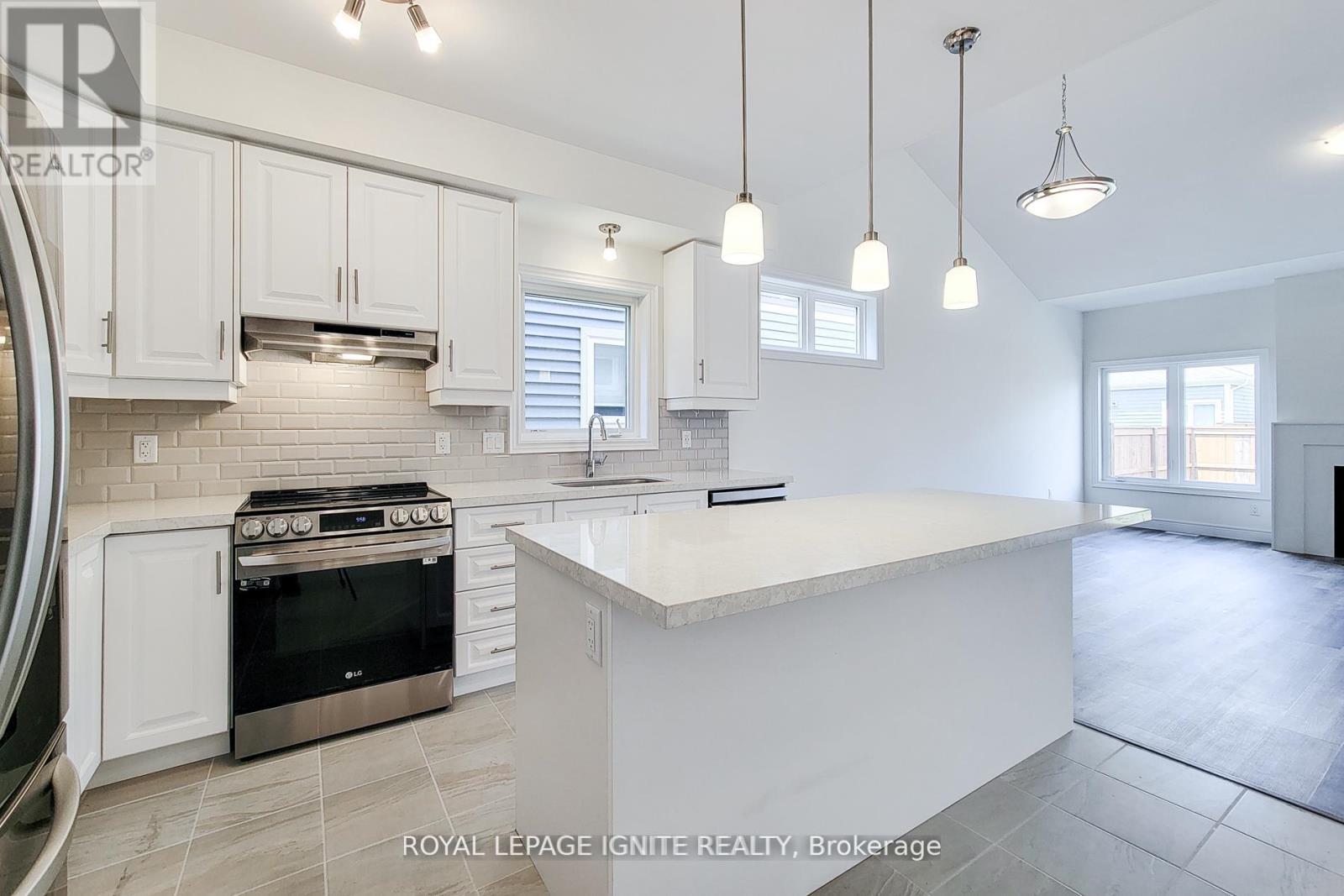 54 Beach Walk Crescent, Fort Erie, Ontario  L0S 1N0 - Photo 22 - X12489056