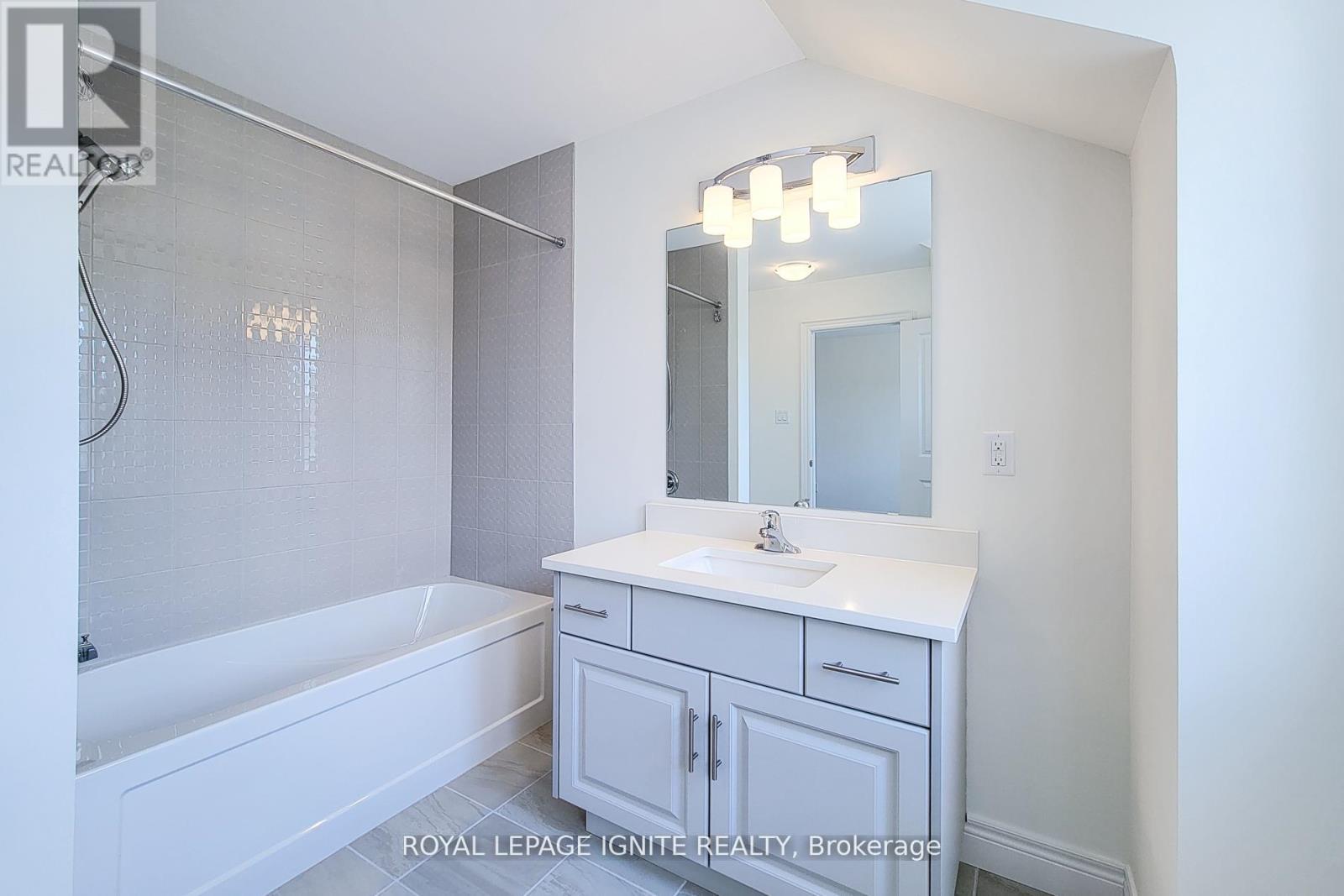 54 Beach Walk Crescent, Fort Erie, Ontario  L0S 1N0 - Photo 43 - X12489056