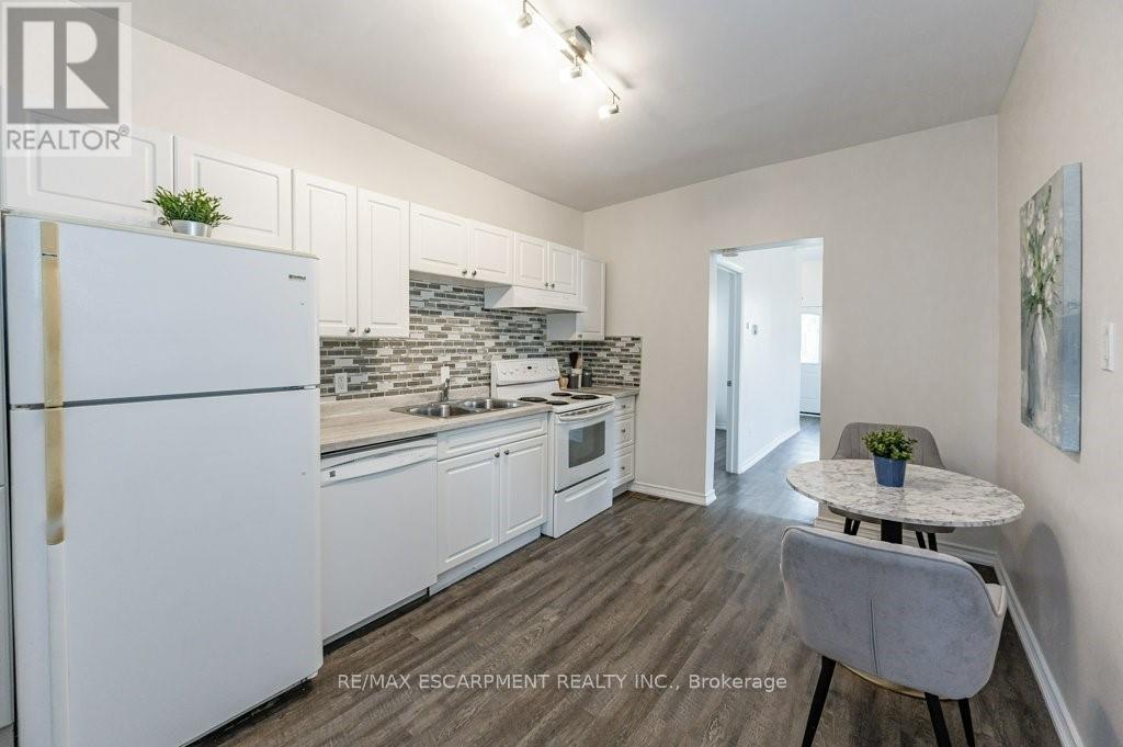 196 Picton Street E, Hamilton, Ontario  L8L 3W9 - Photo 17 - X12489080