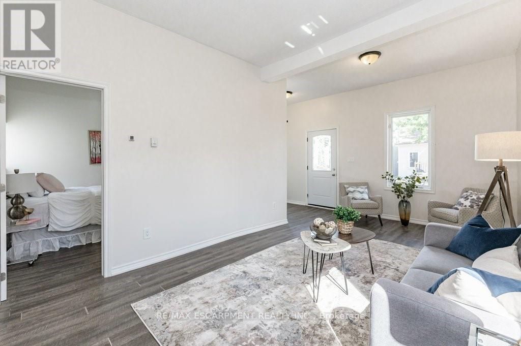 196 Picton Street E, Hamilton, Ontario  L8L 3W9 - Photo 8 - X12489080