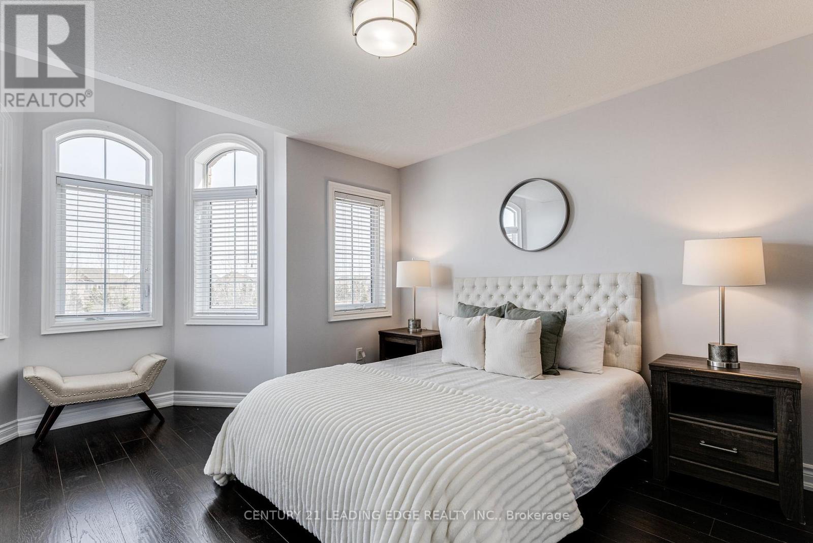 Upper - 102 Mactier Drive, Vaughan, Ontario  L4H 4T9 - Photo 14 - N12483038