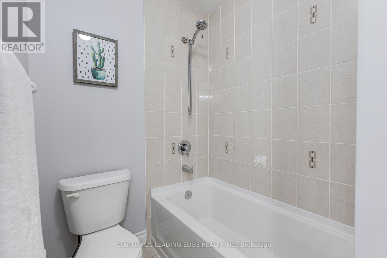 Upper - 102 Mactier Drive, Vaughan, Ontario  L4H 4T9 - Photo 21 - N12483038