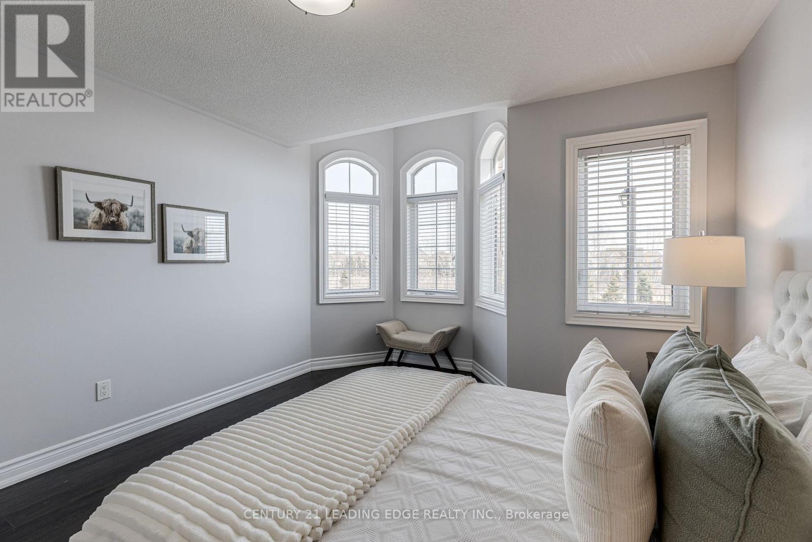 Upper - 102 Mactier Drive, Vaughan, Ontario  L4H 4T9 - Photo 16 - N12483038