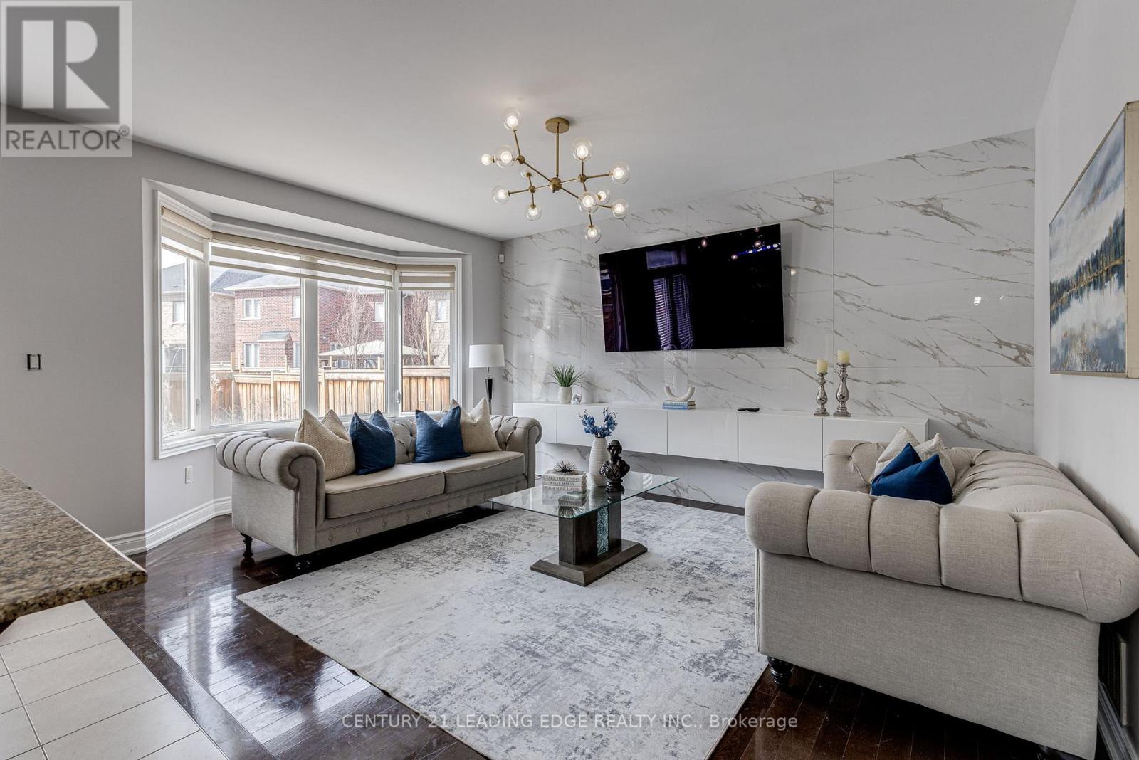 Upper - 102 Mactier Drive, Vaughan, Ontario  L4H 4T9 - Photo 3 - N12483038