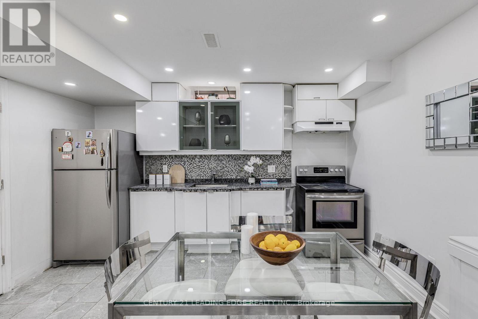 Lower - 102 Mactier Drive, Vaughan, Ontario  L4H 4T9 - Photo 5 - N12483039