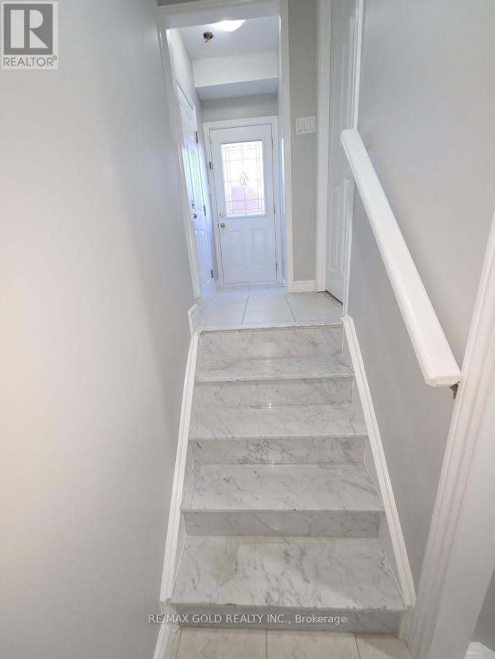 7 Gervais Drive, Brampton, Ontario  L6Y 2V3 - Photo 2 - W12488172