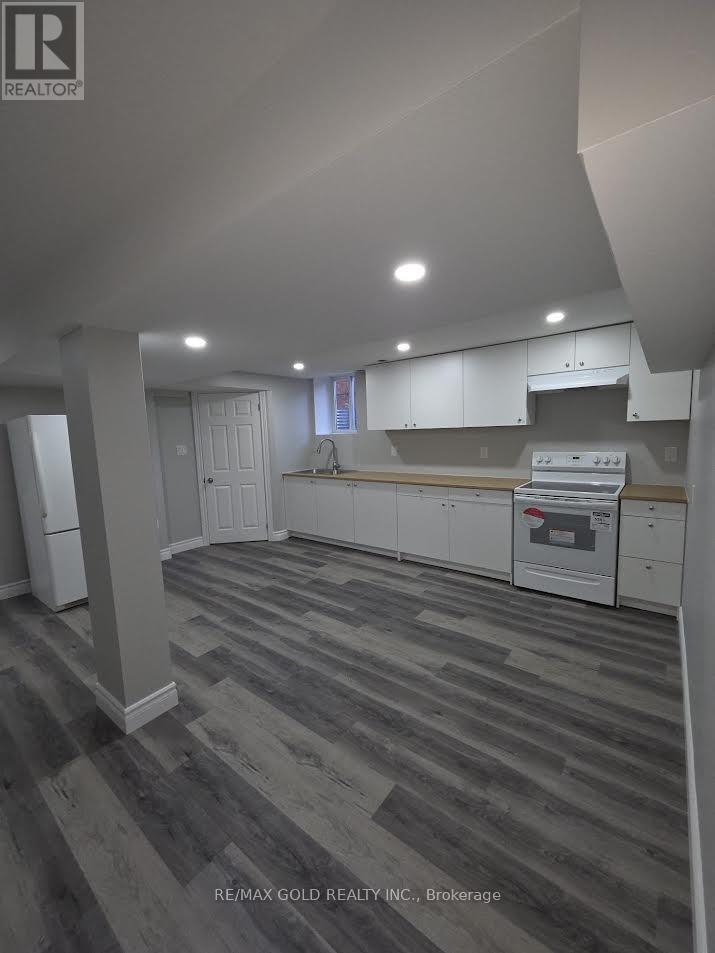 7 Gervais Drive, Brampton, Ontario  L6Y 2V3 - Photo 4 - W12488172