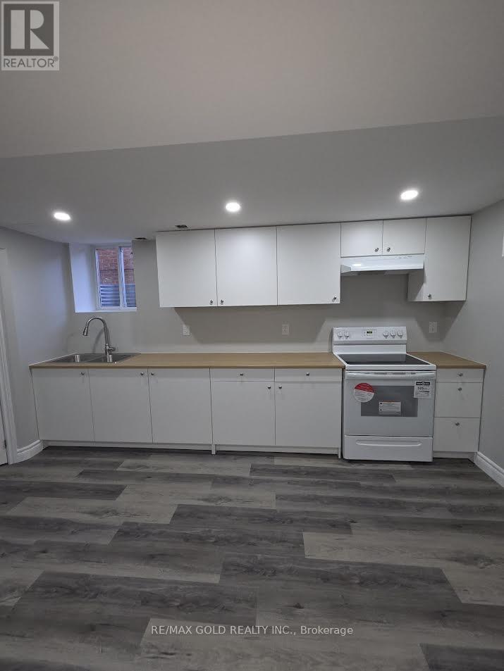 7 Gervais Drive, Brampton, Ontario  L6Y 2V3 - Photo 3 - W12488172