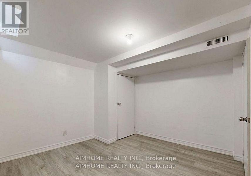 125 Roxanne Crescent, Toronto, Ontario  M1V 4J3 - Photo 11 - E12489098