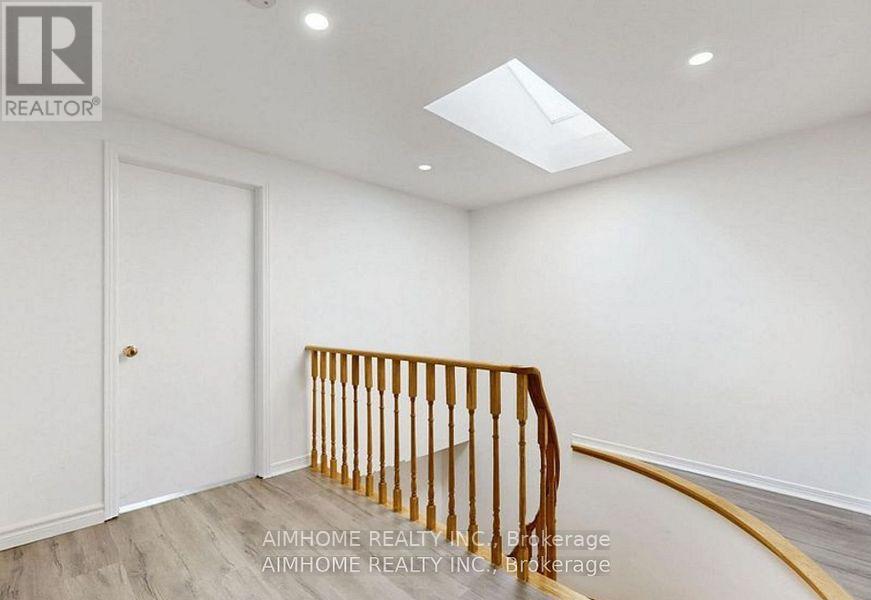 125 Roxanne Crescent, Toronto, Ontario  M1V 4J3 - Photo 4 - E12489098