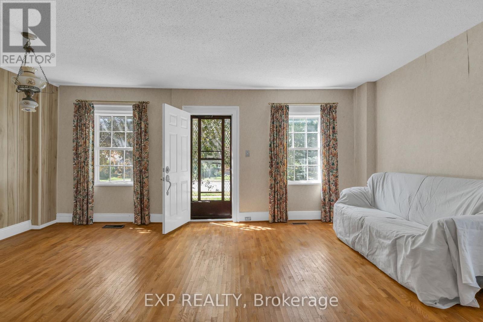 39 River Street, Georgina, Ontario  L0E 1R0 - Photo 15 - N12489092