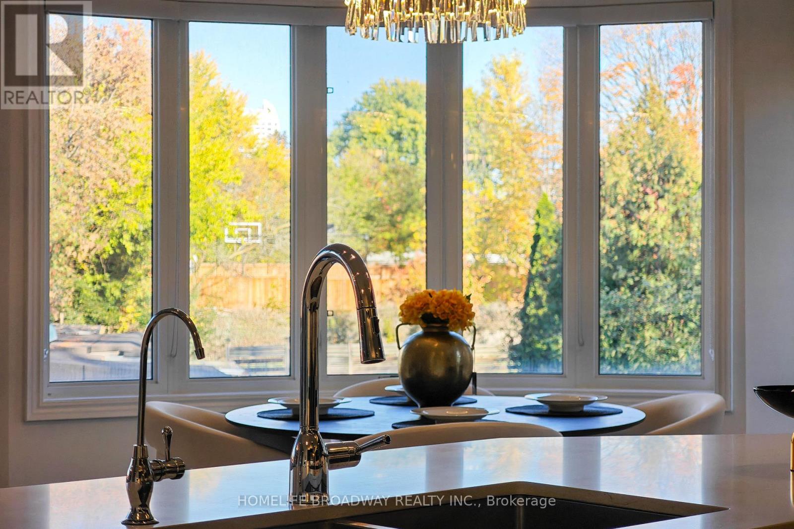 55 Avenue Road, Richmond Hill, Ontario  L4C 6B7 - Photo 11 - N12489108