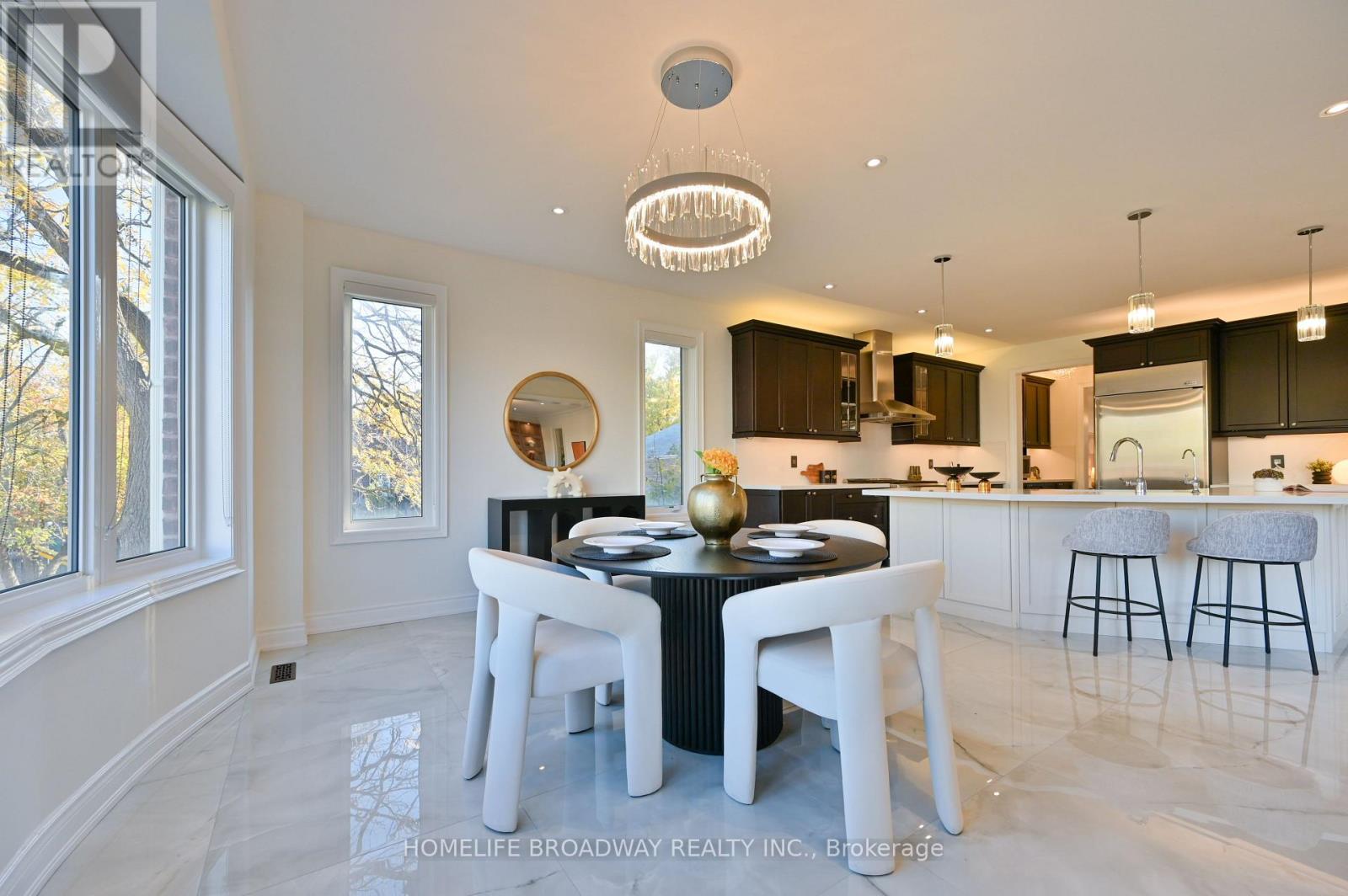 55 Avenue Road, Richmond Hill, Ontario  L4C 6B7 - Photo 12 - N12489108