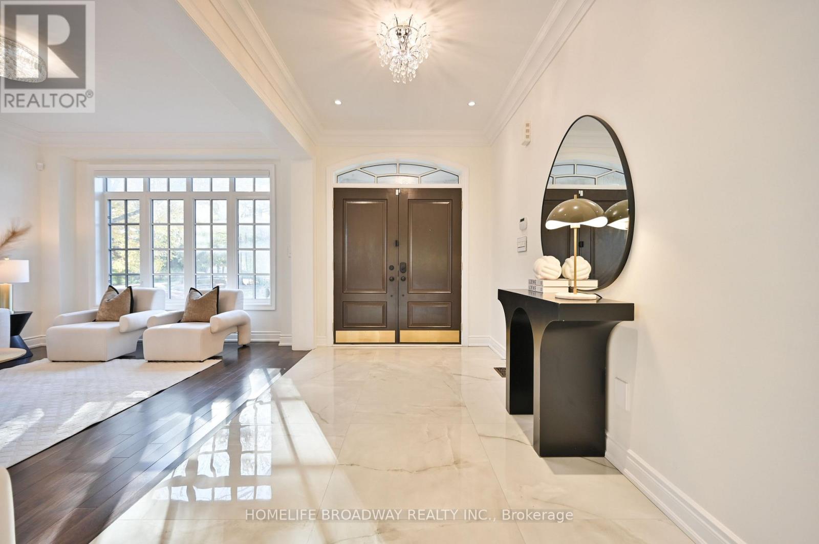 55 Avenue Road, Richmond Hill, Ontario  L4C 6B7 - Photo 3 - N12489108