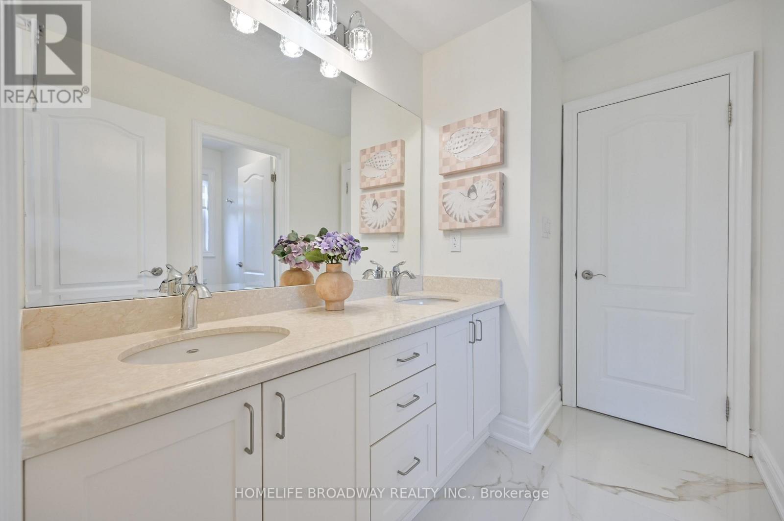 55 Avenue Road, Richmond Hill, Ontario  L4C 6B7 - Photo 36 - N12489108