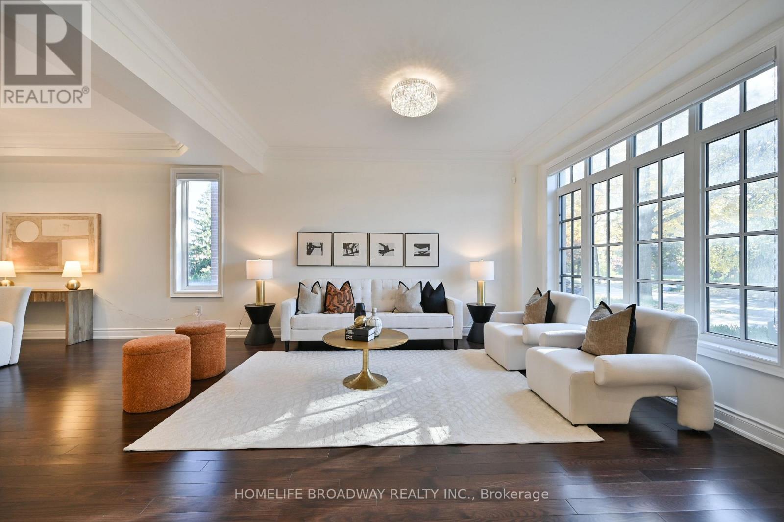 55 Avenue Road, Richmond Hill, Ontario  L4C 6B7 - Photo 4 - N12489108