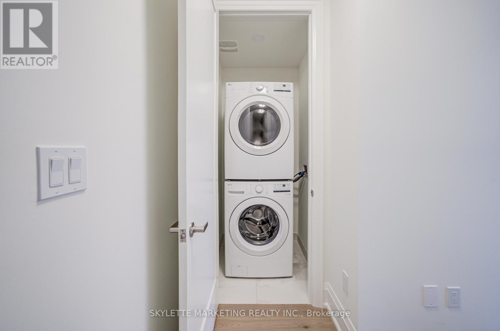 3298 Azam Way, Oakville, Ontario  L6M 5S2 - Photo 11 - W12489086